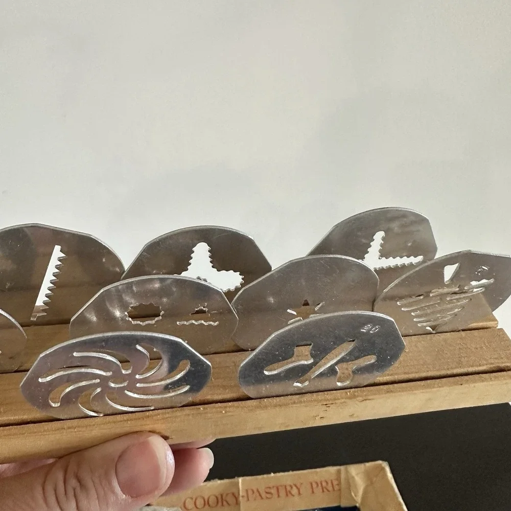 MIRRO‎ VINTAGE Aluminum Cooky Cookie Pastry Press 358-AM Plates Discs Tips Box
